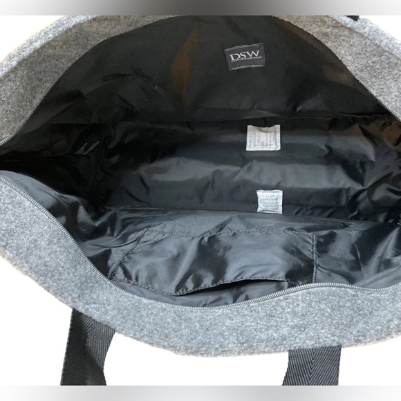 DSW Gray Wool Like Fabric/Faux Pebbled Leather Weekender Bag OS - Picture 7 of 7